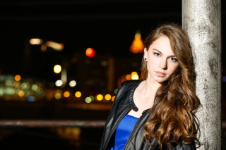 Emma senior pictures all around Atlanta. We embraced her love for art, music, and all things creative to design her high school senior photos. I just love that we incorporated painting, banjo, night sky and grafitti into her photoshoot.