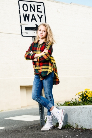 This tween girl was able to enjoy a urban photoshoot sessoin with Starr Petronella, Urban Flair photography.