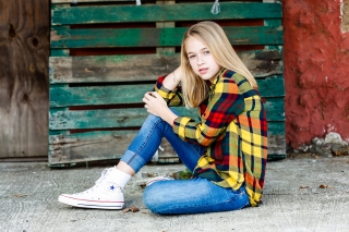 This tween girl was able to enjoy a urban photoshoot sessoin with Starr Petronella, Urban Flair photography.